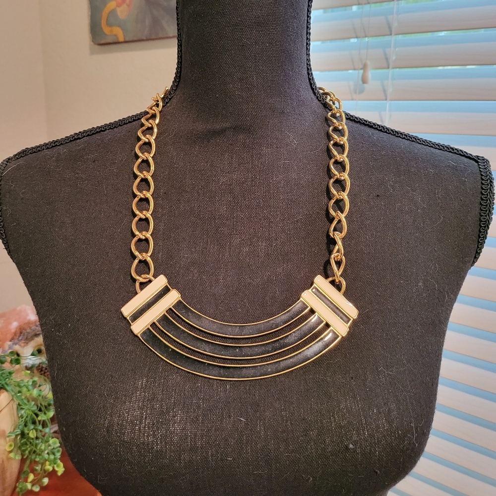 VINTAGE MONET GOLD TONE BLACK & CREAM ENAMEL NECKLACE